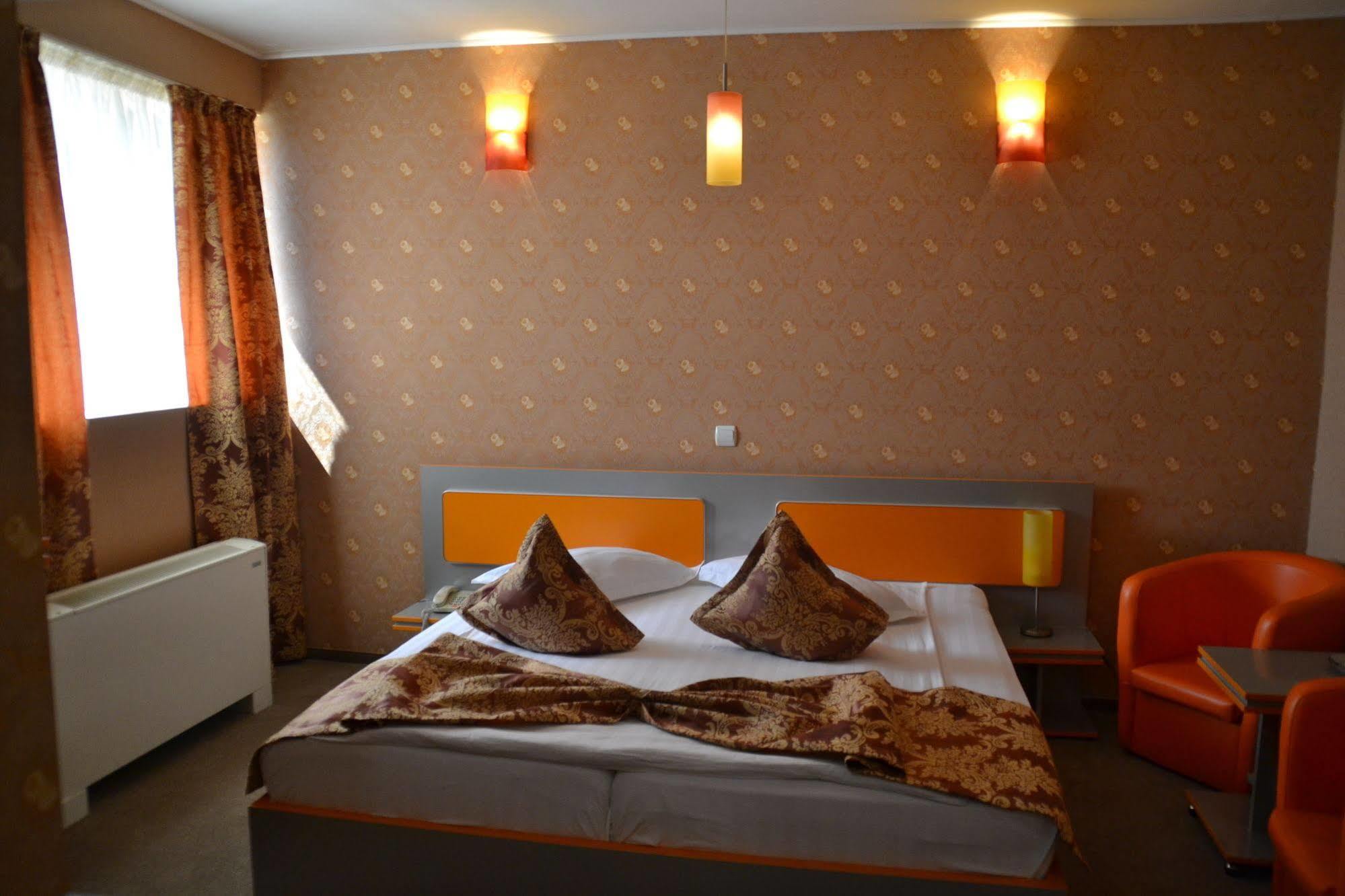 Hotel Helin - Calea Bucuresti Крайова Екстериор снимка