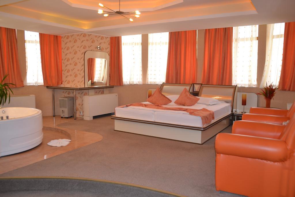 Hotel Helin - Calea Bucuresti Крайова Екстериор снимка