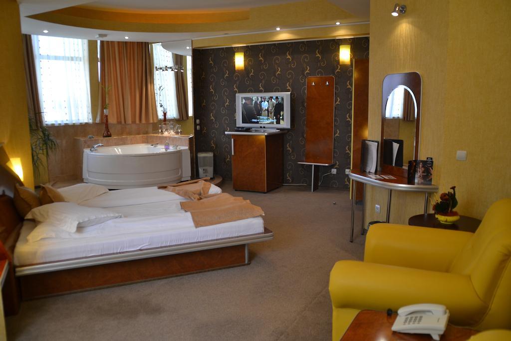 Hotel Helin - Calea Bucuresti Крайова Екстериор снимка