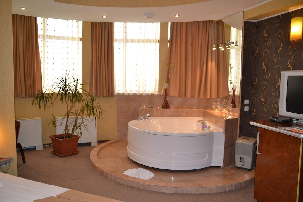 Hotel Helin - Calea Bucuresti Крайова Екстериор снимка