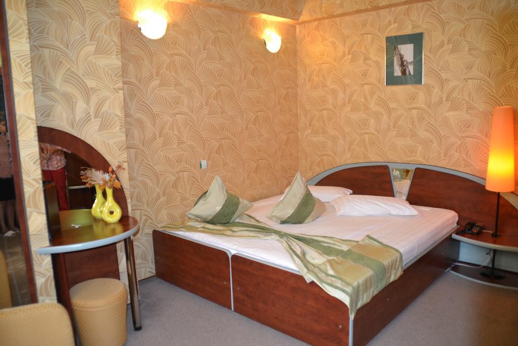 Hotel Helin - Calea Bucuresti Крайова Стая снимка
